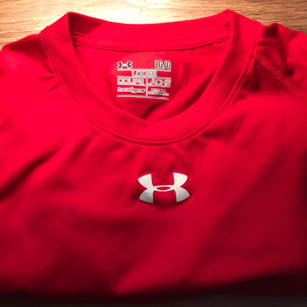 Men’s large under armor running shirt really light